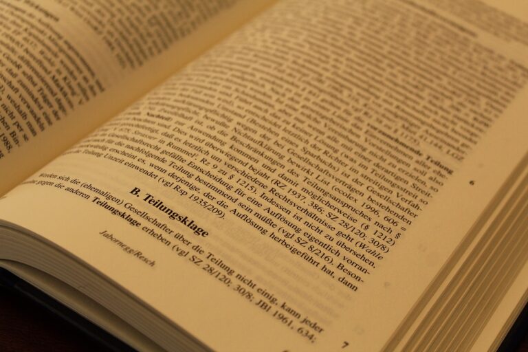 Jak wybrać odpowiedniego prawnika?