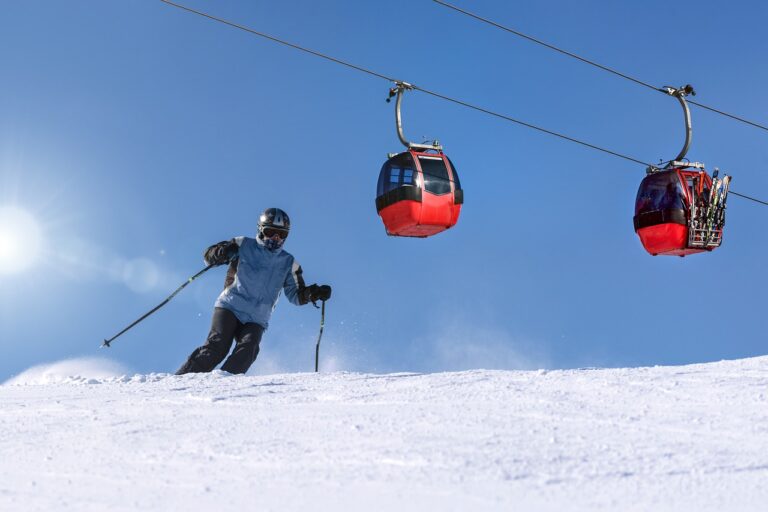 Wyjazd na narty z dziećmi – co zabrać?